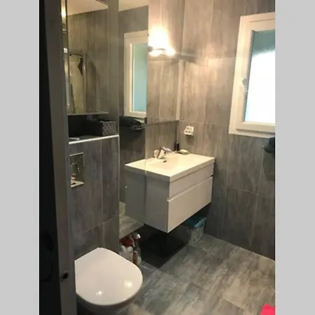 Vila Luxe Bord De Avec Piscine Et Grand Jardin *