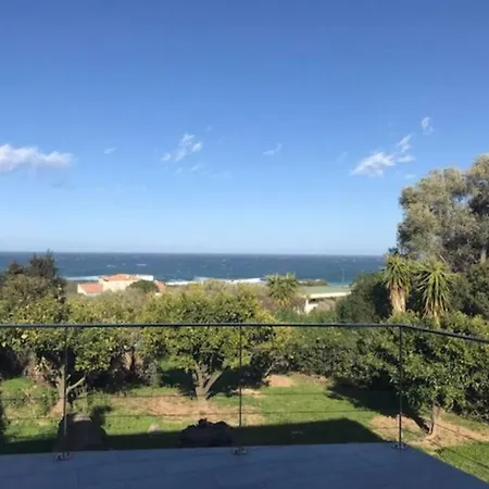 Luxe Bord De Avec Piscine Et Grand Jardin