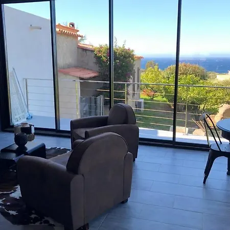 Luxe Bord De Avec Piscine Et Grand Jardin